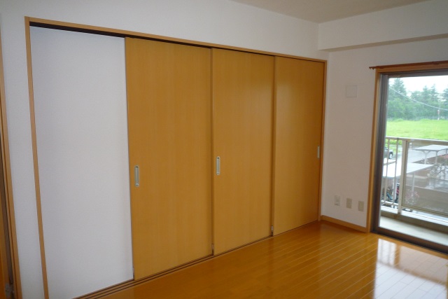 �n�C�o���[�V C